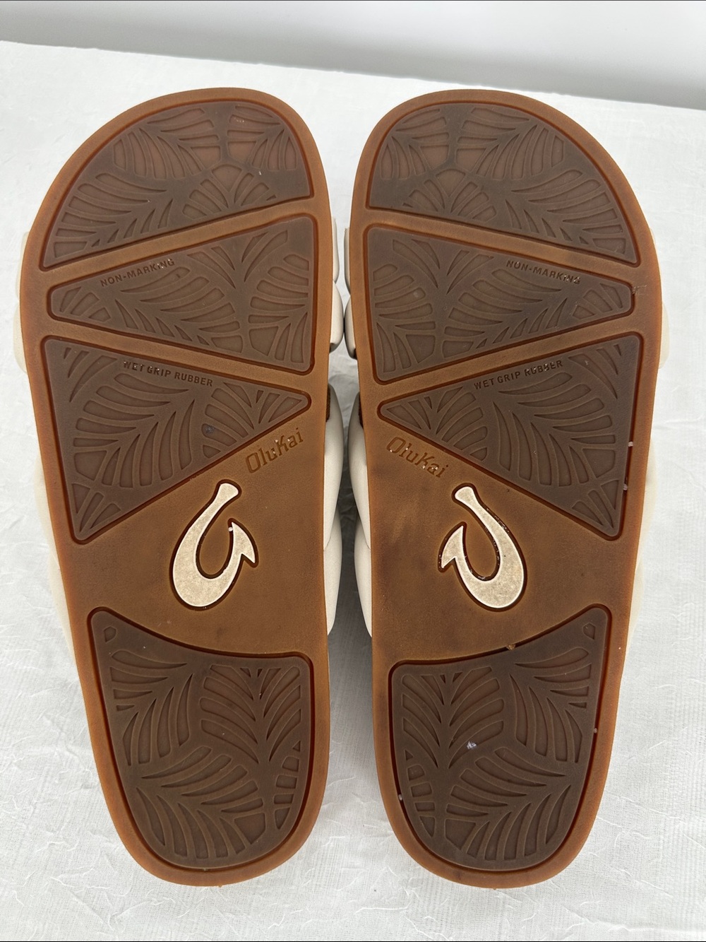 OluKai Hila Slides - Picture 9 of 9